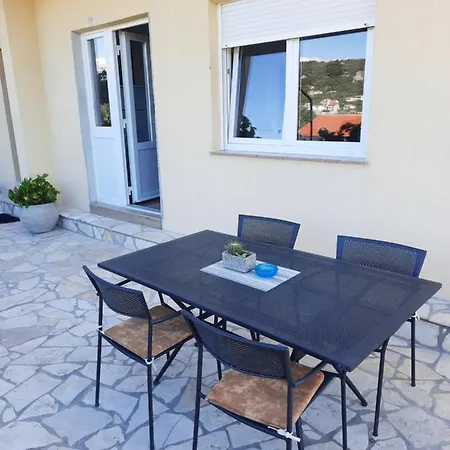 Apartment Marovito *