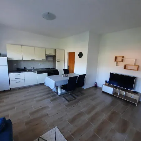 Apartment Marovito *